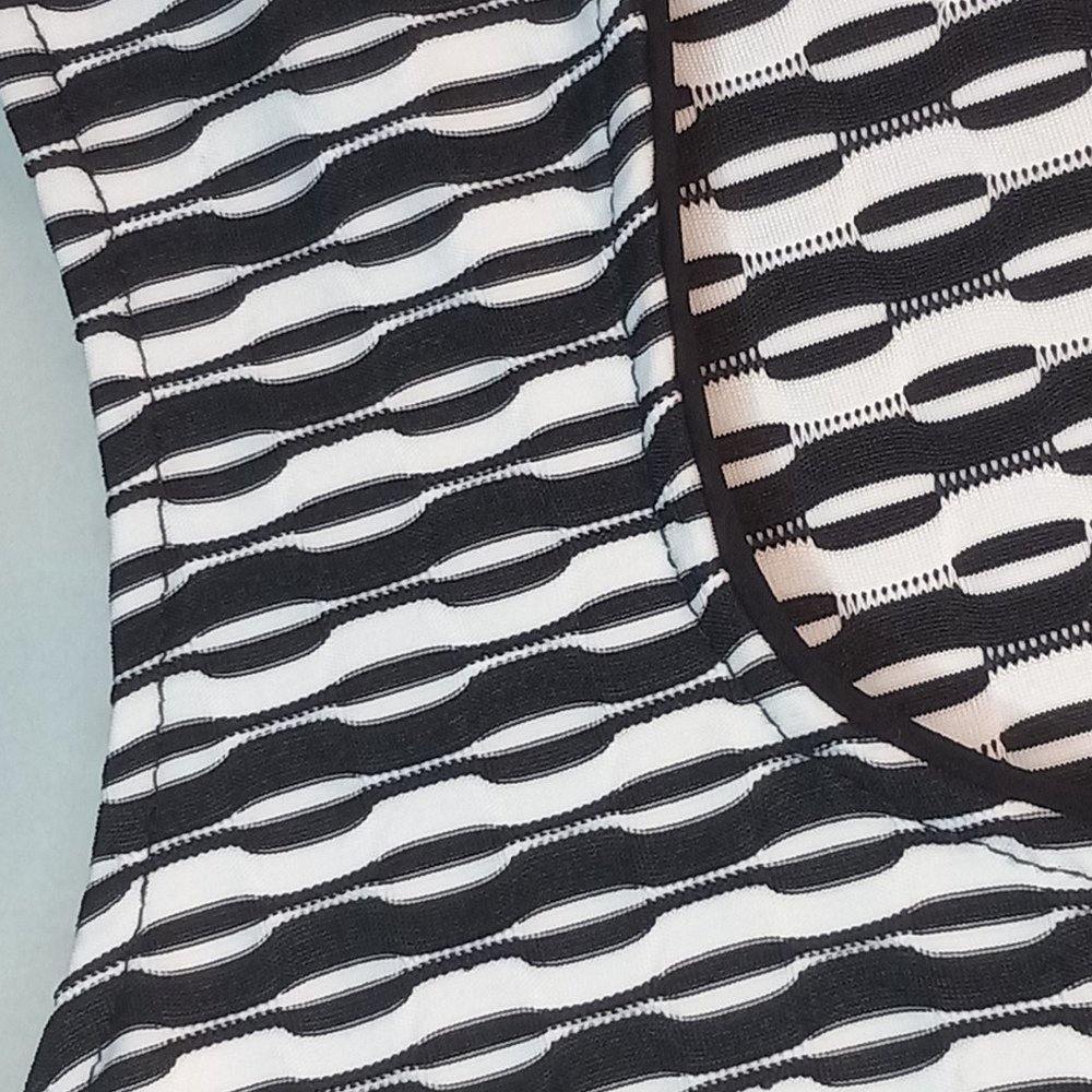 Stretchy Linear Geometric Patterned Top - image 3